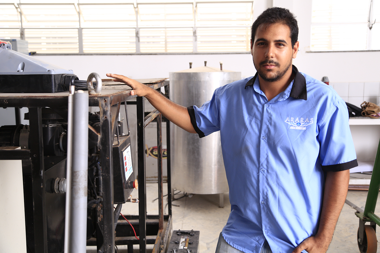 Cássio Murilo é da equipe Araras, que desenvolve um modelo de aerodesign estruturado de acordo com a Society of Automotive Engineers (SAE) Brasil.