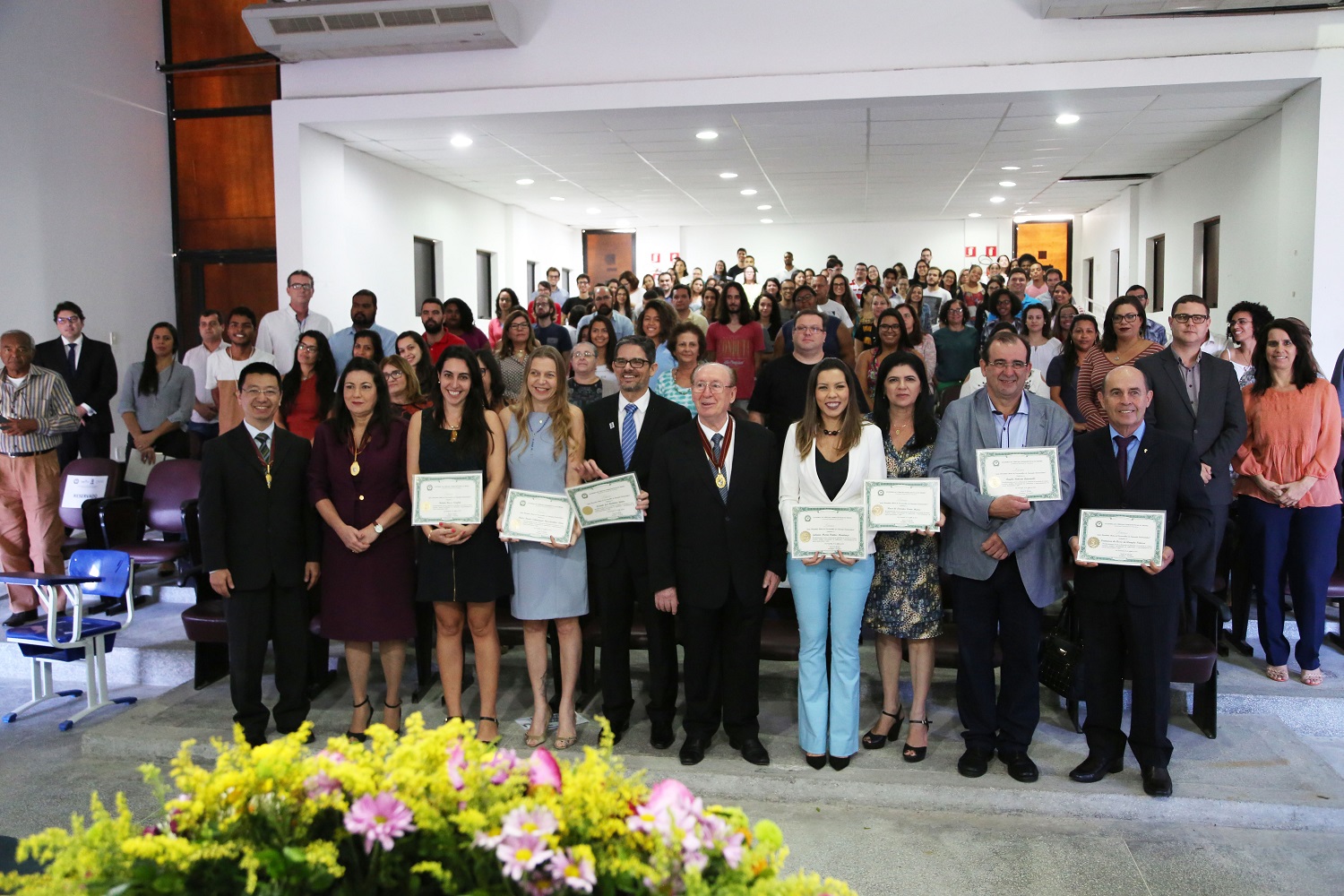 Professores são homenageados na Oficina Inovação Farmacêutica & Propriedade Intelectual (Foto: Scheila Reis  / Ascom UFS)