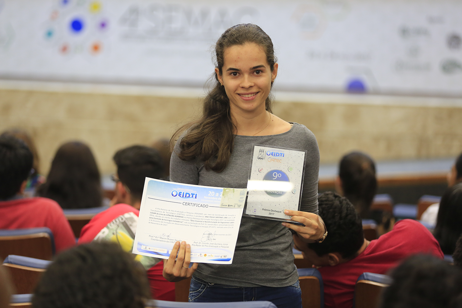 Ana Paula Lima é bicampeã no Pibiti: ano passado ganhou na categoria pôster e este ano ficou com primeiro lugar na apresentação oral.