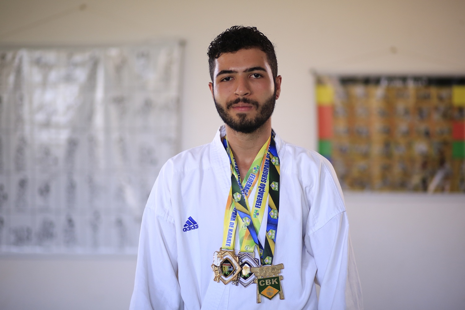 Vitor Vieira ficou com a medalha de ouro no Campeonato Brasileiro Universitário de Karatê.