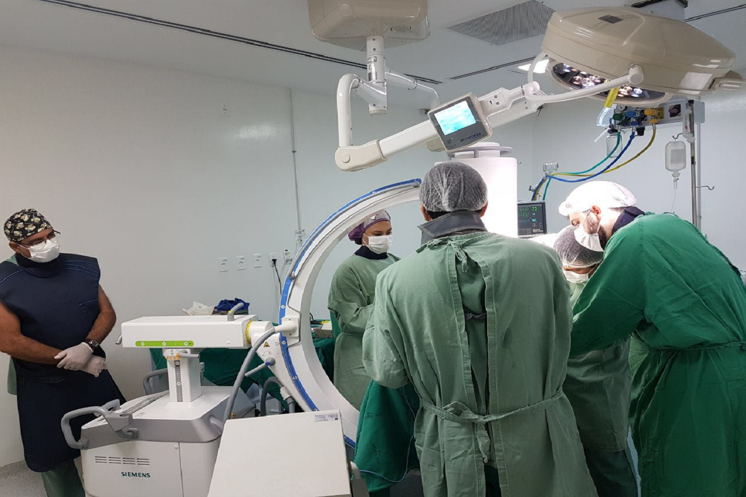 Para Érico de Pinho, chefe da Divisão Médica do HUL, o reforço de pessoal e o investimento em aquisição de equipamentos foram impostantes para esse resultado. (foto: Unidade de Comunicação Social do HUL)