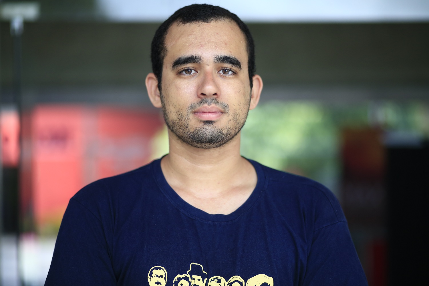 Vinícius Oliveira é bolsista do Pibic e desenvolve pesquisa na área de Geografia da Comunicação. (foto: Dayanne Carvalho/bolsista Ascom UFS)