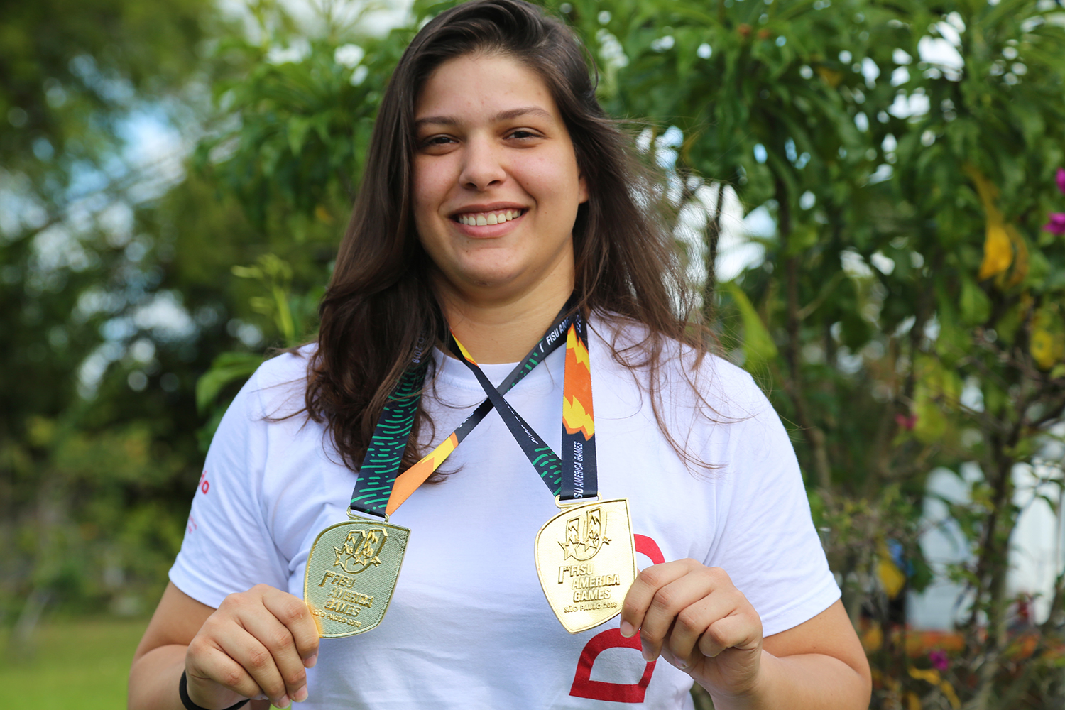 Istelina Silva foi campeã de judô na categoria pesado (+78 kg) e junto à equipe feminina universitária (fotos: Schirlene Reis/Ascom UFS)