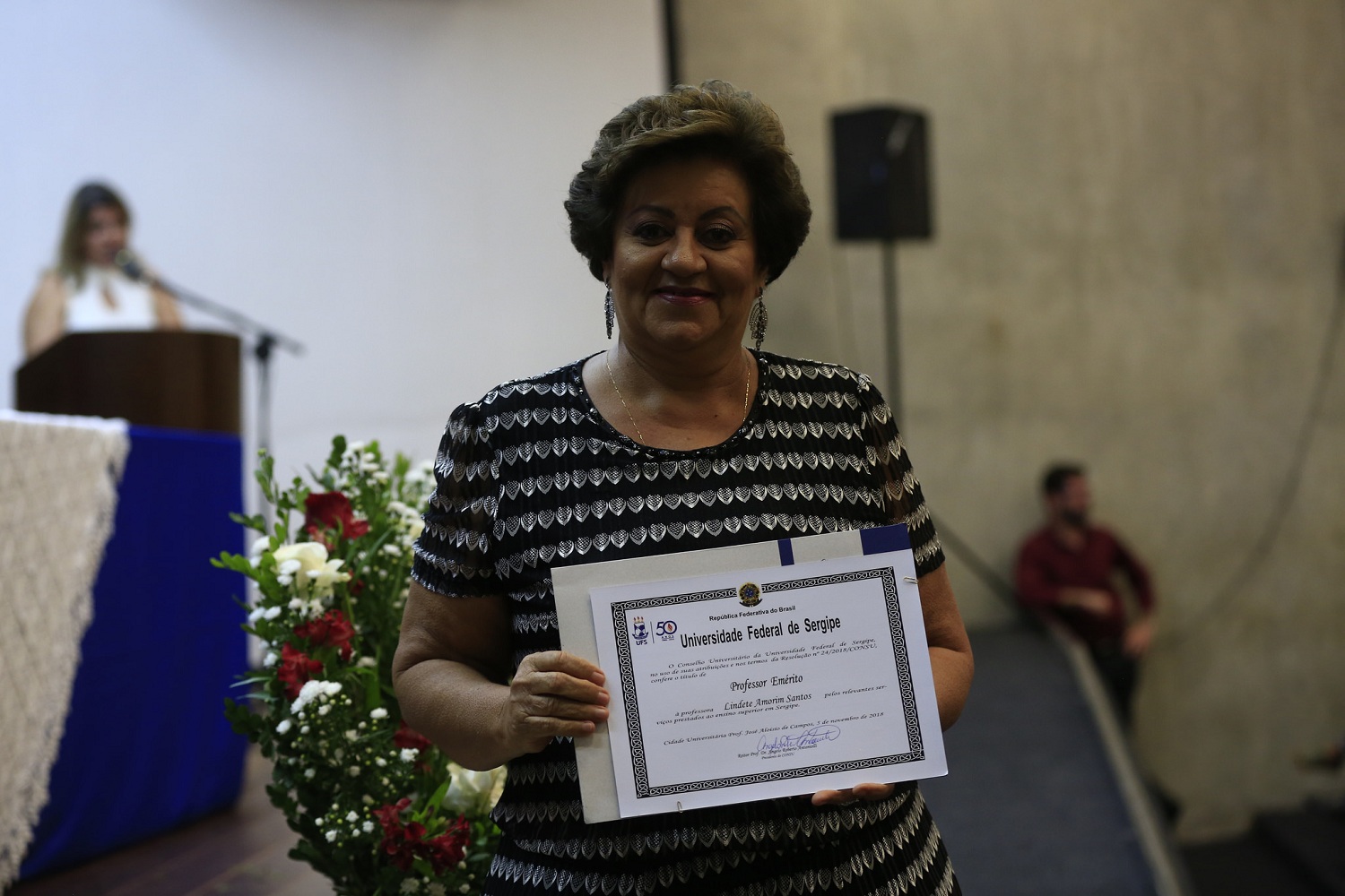 Professor emérito: Lindete Amorim Santos. 