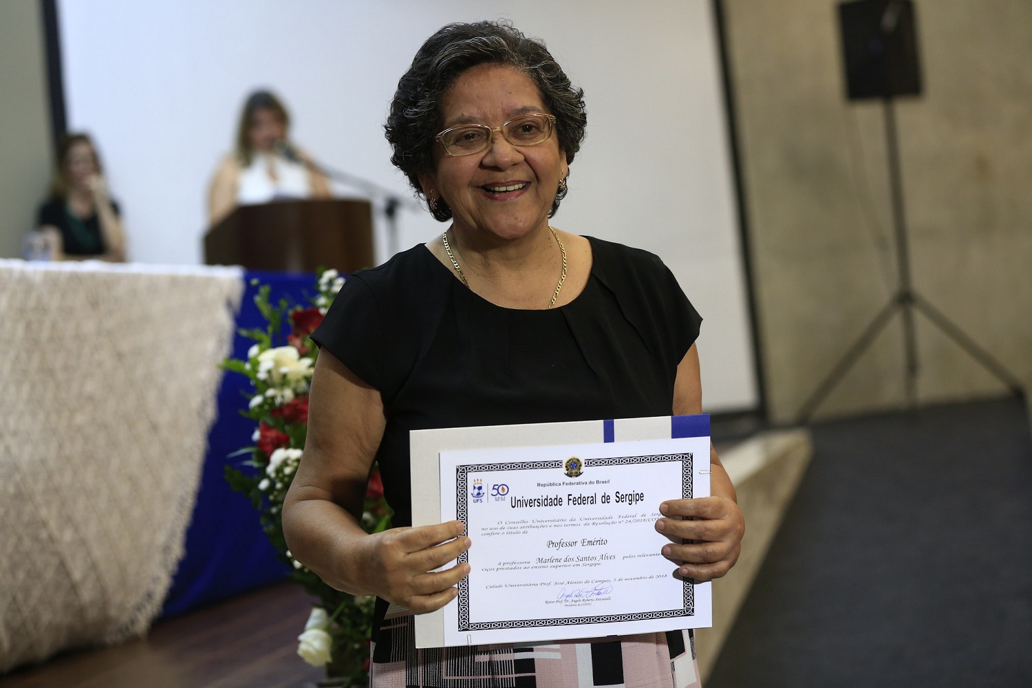 Professor emérito: Marlene dos Santos Alves. 