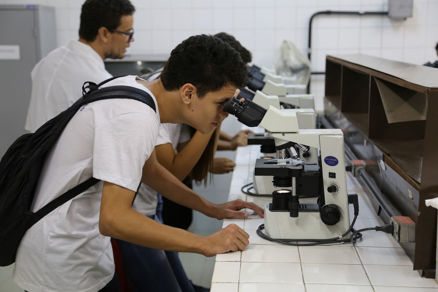 Coordenado pela professora Luciene Barbosa, o projeto 'Conhecendo alguns parasitos' apresentou os mais comuns em Aracaju.