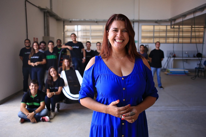 Orientadora da equipe, Alessandra Azevedo, ressalta a importância do evento nacional, afirmando ser uma oportunidade de levar para fora o nome da UFS. (Foto: Adilson Andrade/Ascom-UFS)