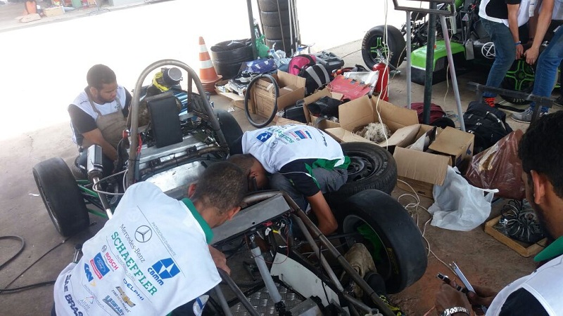 Equipe durante os preparativos da competição. (Foto: arquivo pessoal)