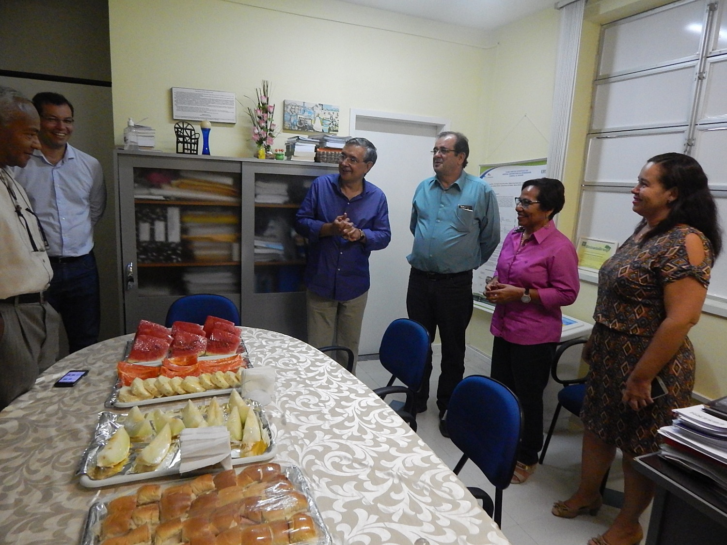 Senador Eduardo Amorim foi recebido no Hospital para um café da manhã de agradecimento. (foto: Unidade de Comunicação do HU)