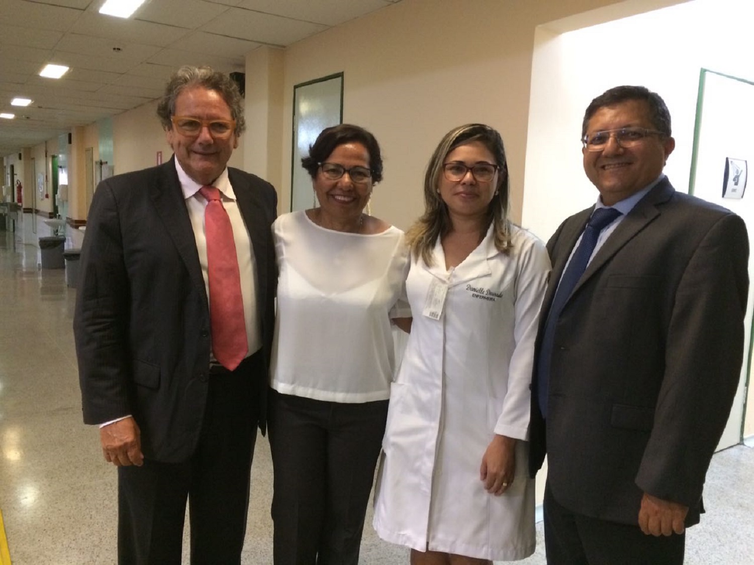 Na foto, Kleber Morais, presidente da Ebserh; Angela Silva, superintendente do HU-UFS; enfermeira Danielle Dourado e José Miguel Parente, superintendente do HU-UFPI. (foto: Unidade de Comunicação Social do HU)