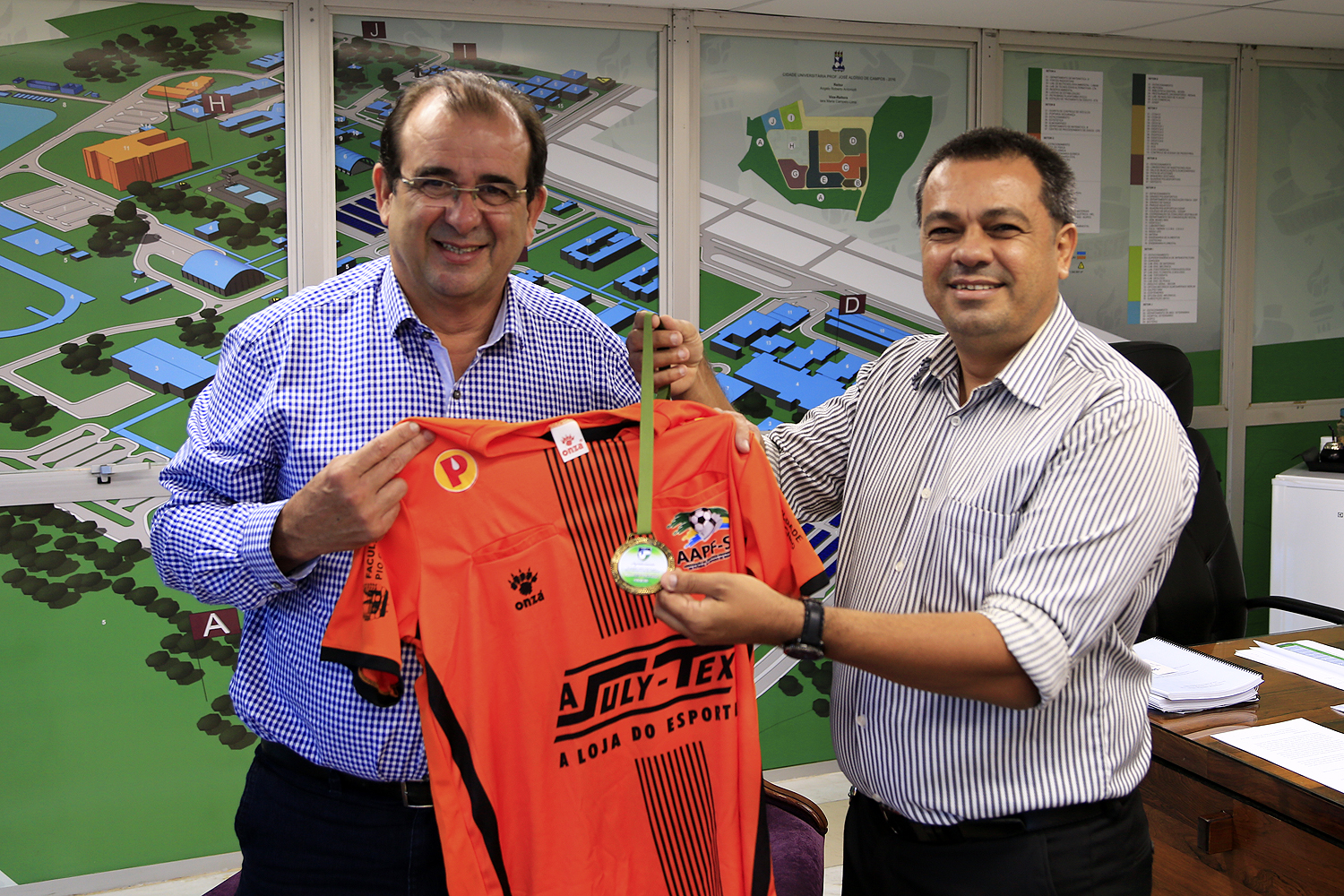 Reitor Angelo Antoniolli recebeu Ivanei Lima, presidente da AAPF , que agradeceu a disponibilidade da pista de atletismo da UFS para o treinamento da escola de arbitragem de Sergipe