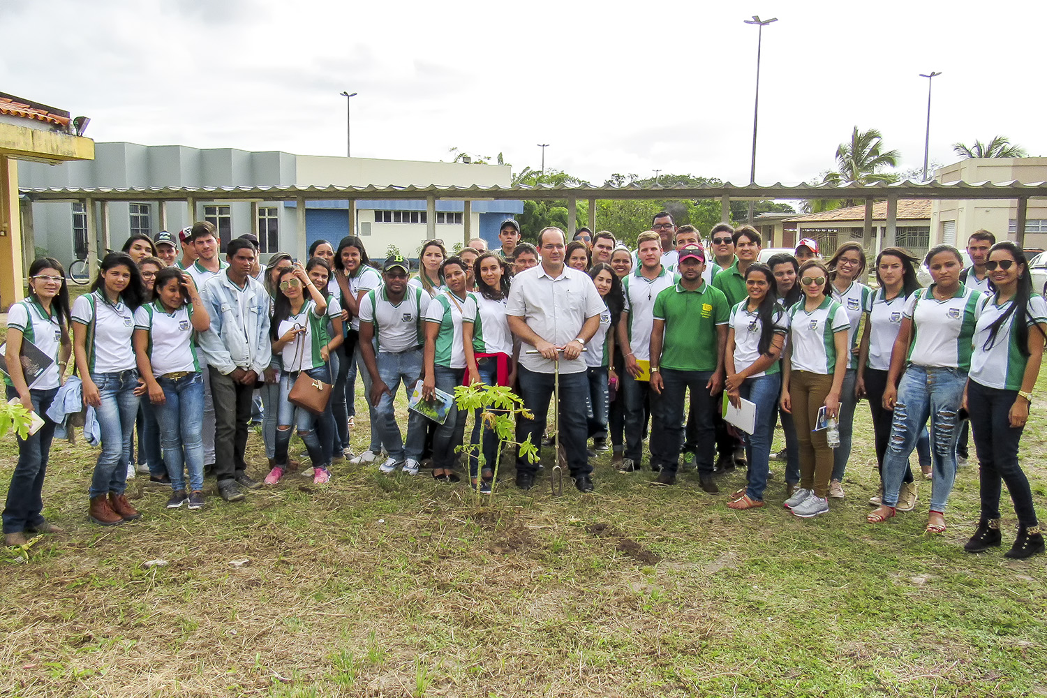 Parte do evento foi realizada na área externa do DEA, onde houve coleta de solo.