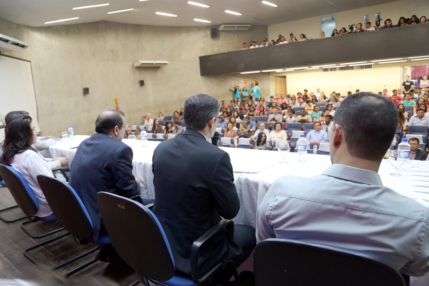 Auditório da Reitoria ficou tomado pelo público na palestra de abertura do evento. (fotos: Schirlene Reis/Ascom-UFS)