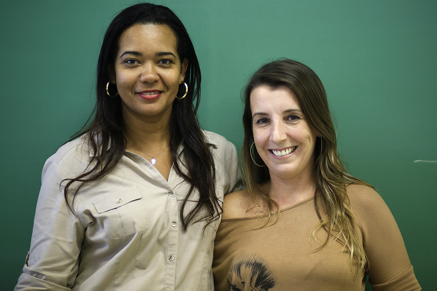 As organizadoras do evento Cristiane Alcântara e Jennifer Caroline, do Departamento de Turismo. 