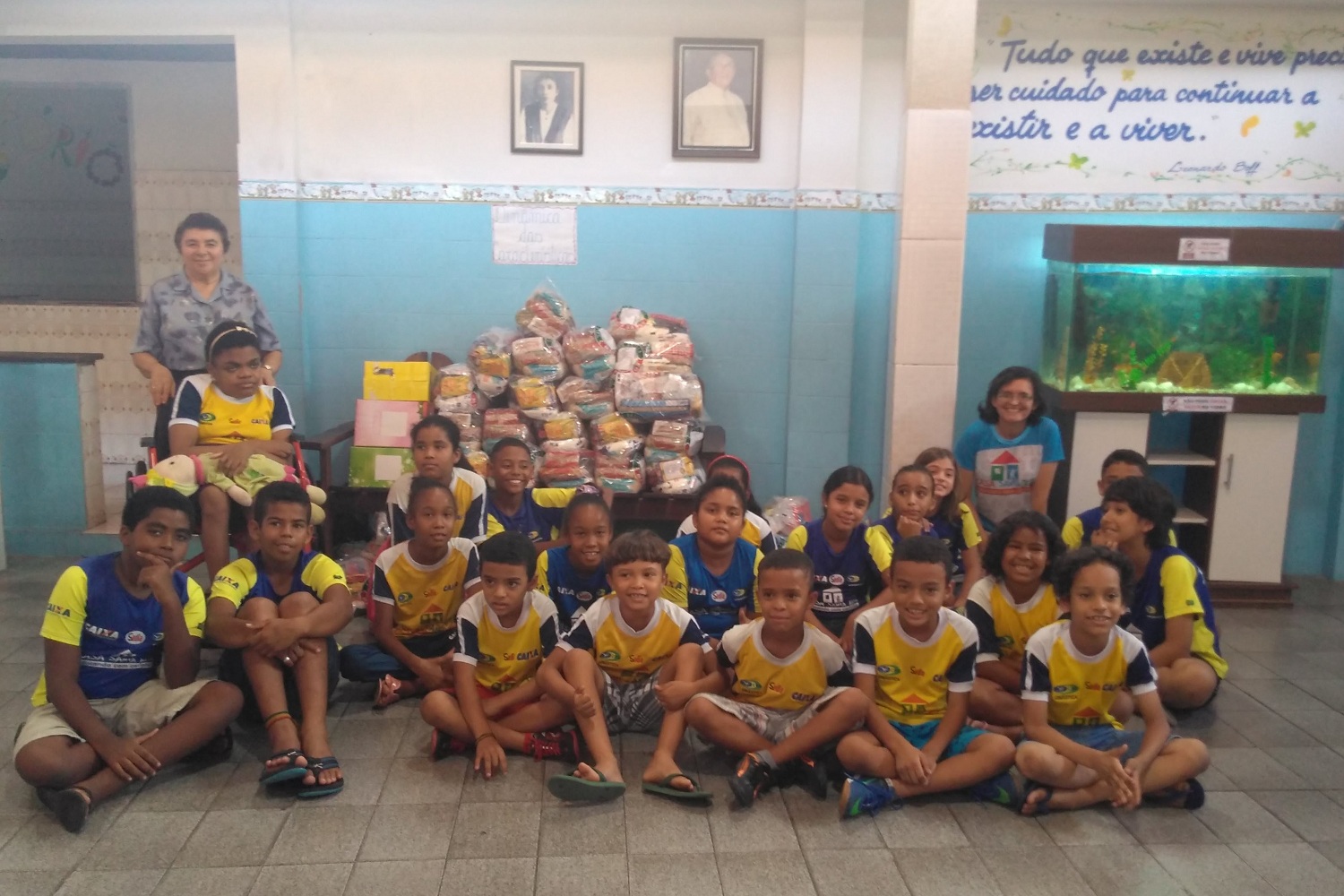 Servidores da UFS doaram as cestas de Natal.
