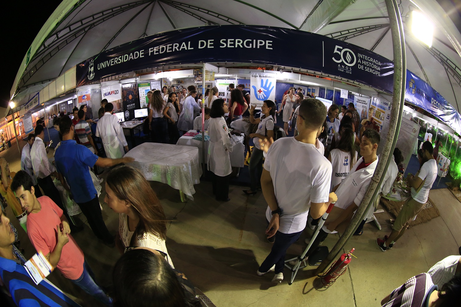 Estande divulga ações da UFS até o encerramento da feira, que ocorre neste domingo, 28. (fotos: Adilson Andrade/Ascom-UFS)