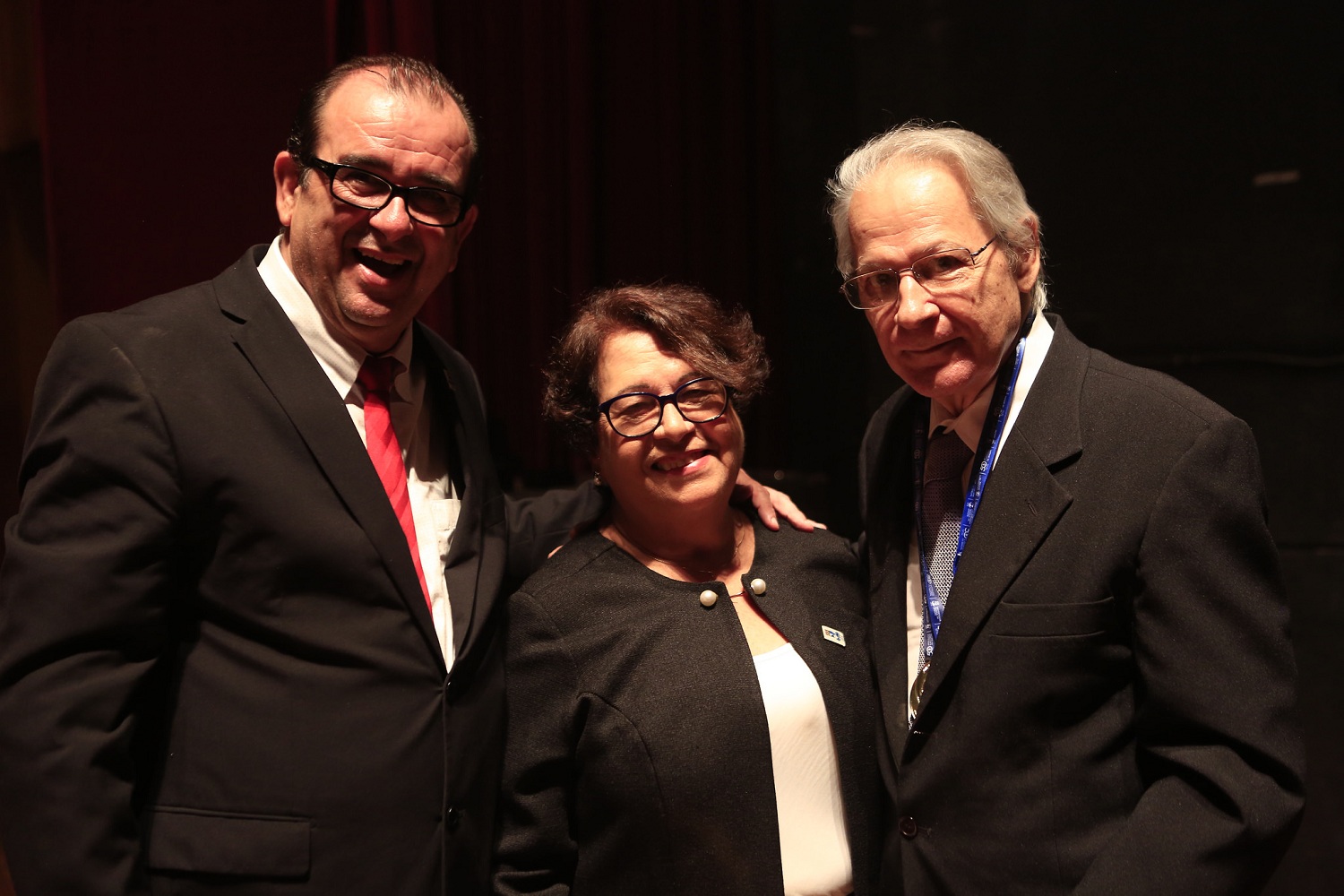 Faculdade de Medicina - O professor Eduardo Garcia representou seu pai, Antônio Garcia Filho (in memoriam), e também recebeu medalha por ter sido reitor (1984-1988).