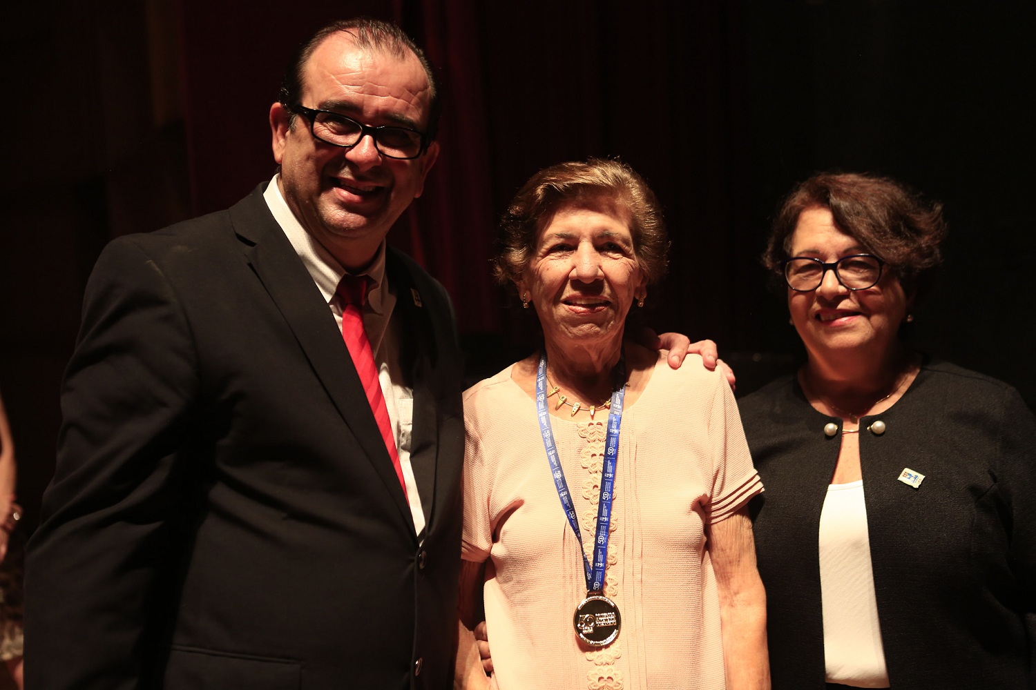 Primeiro presidente da Associação dos Docentes da UFS - Elze da Silveira Fontes representou o professor José Silvério Leite Fontes (in memoriam).