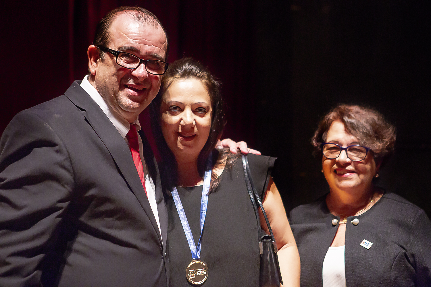 Faculdade de Educação - Sandra de Oliveira Barros representou a professora Cacilda de Oliveira Barros (in memoriam).