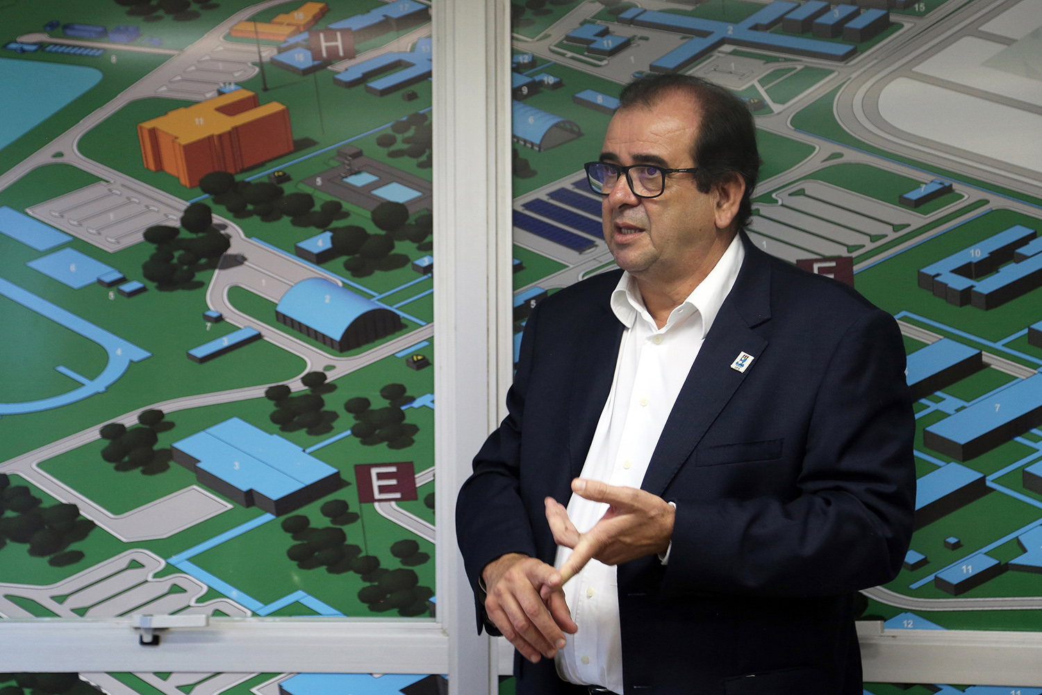 “Estamos buscando diálogo contínuo e análise com os especialistas no assunto para tirarmos o melhor proveito possível da infraestrutura de segurança de que dispomos”, afirmou o reitor.