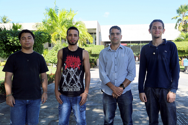 Professor e estudantes de Filosofia comemoram desempenho na Olimpíada Internacional de Lógica