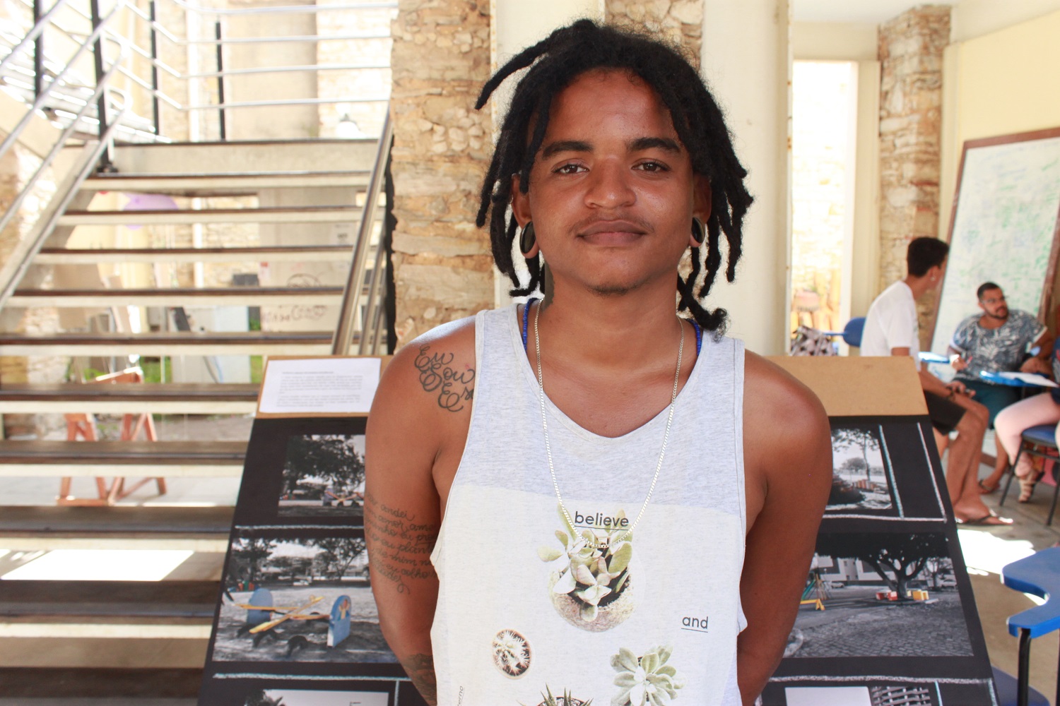 Kian Lemos faz parte de coletivos culturais periféricos e participou de roda de poesia realizada pelos estudantes de Arquitetura.