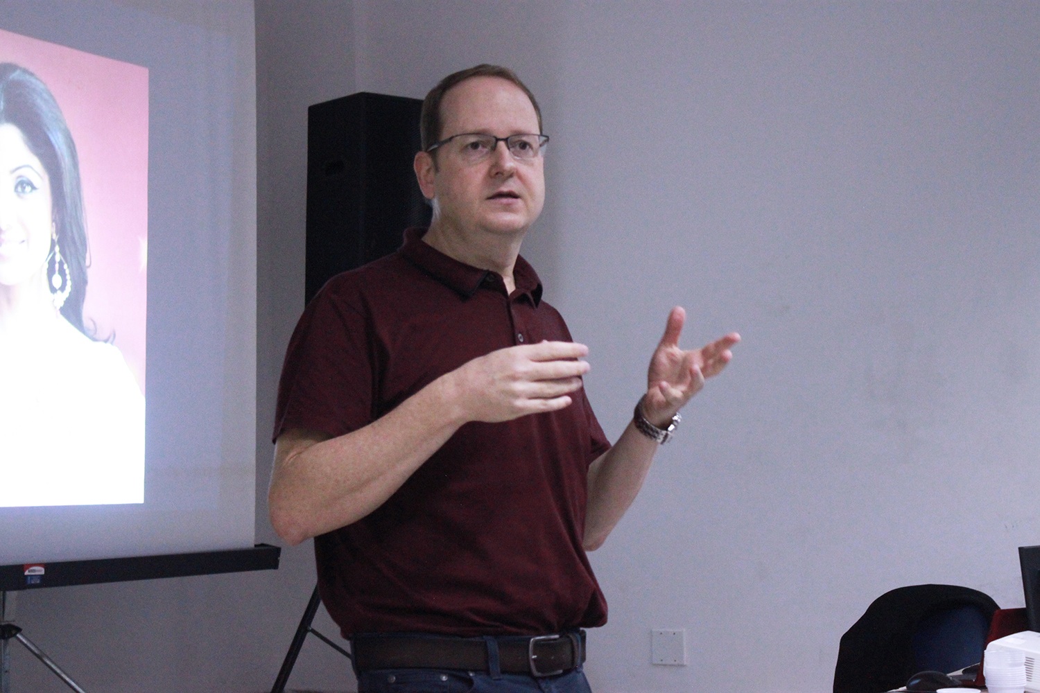 "O Brasil é um caso único de escassez ou, em muitos casos, de ausência de regulação”, afirma o professor Danilo Rothberg, da Unesp. (fotos: Raimundo Dionísio/bolsista Rádio UFS)