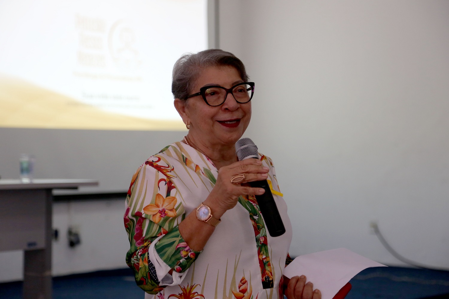 De acordo com Ednalva Caetano, é fundamental discutir o tema de prevenção ao suicídio no ambiente universitário.