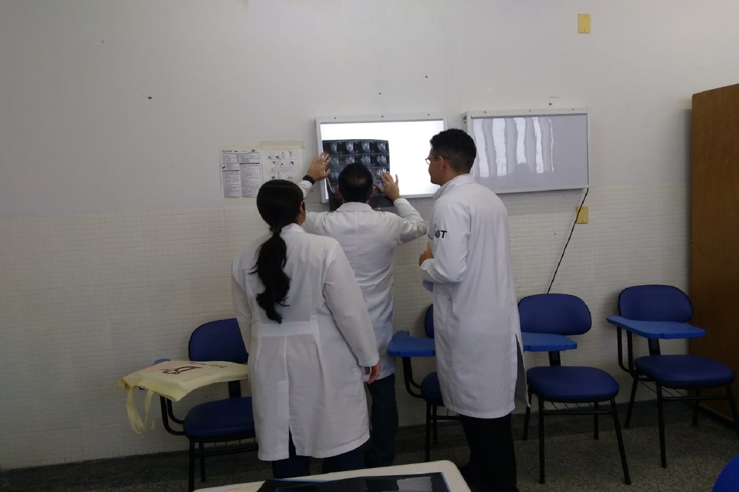 Projeto envolve profissionais das áreas de fisioterapia e ortopedia e alunos.