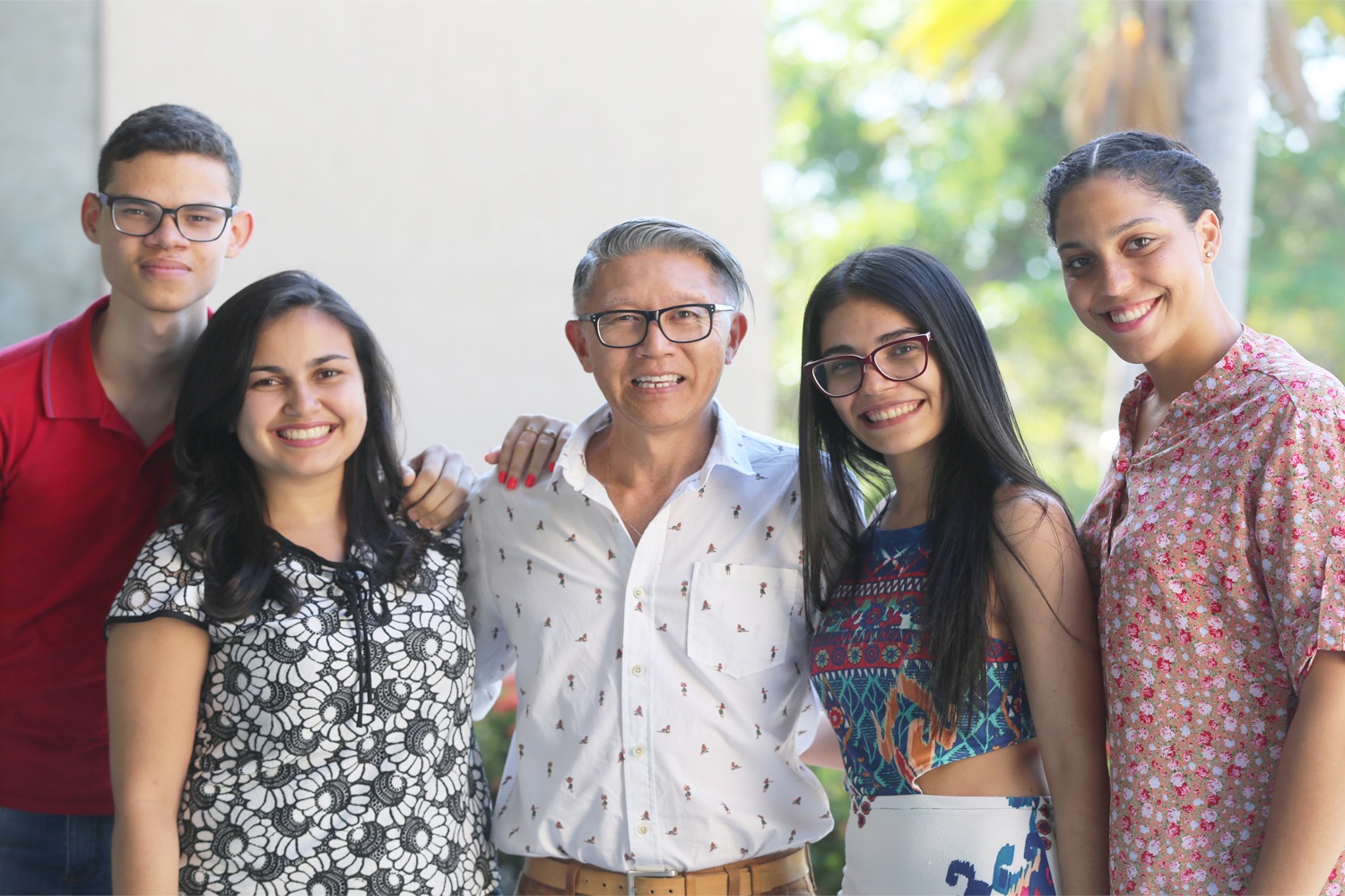 O Grupo de Pesquisa em Audiologia conta com 14 participantes. Na foto, o professor Carlos e os estudantes Carlos Henrique, Lívia Caroline, Joanna Kayone e Raissa Valença (Fotos: Paulo Marques/bolsista Ascom UFS)