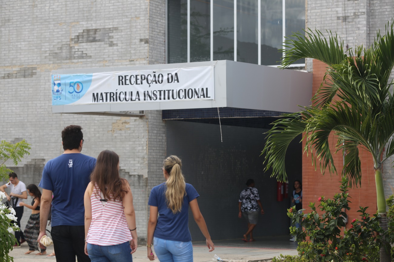 Para os cursos dos campi de São Cristóvão, Aracaju e Laranjeiras, o atendimento está sendo realizado no prédio do Departamento de Computação, anexo ao Centro de Vivência na Cidade Universitária (Fotos: Paulo Marques e Giordanna Belotti/bolsistas Ascom UFS) 