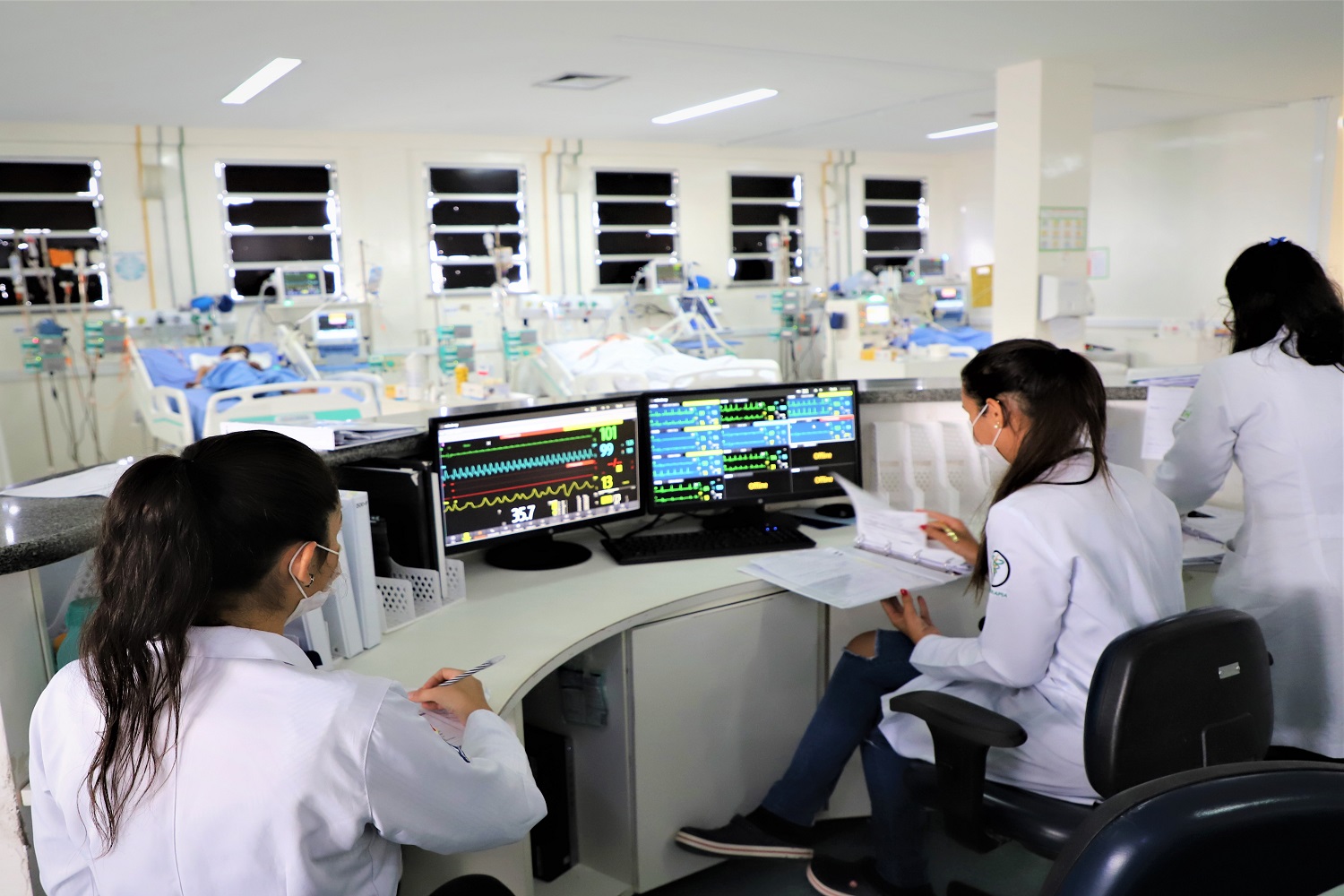 As Centrais de Monitorização do HUL estarão diretamente ligadas a 26 módulos em conexão com 46 monitores multiparamétricos de sinais vitais (Fotos: Marcelo Sandes/HUL-UFS)