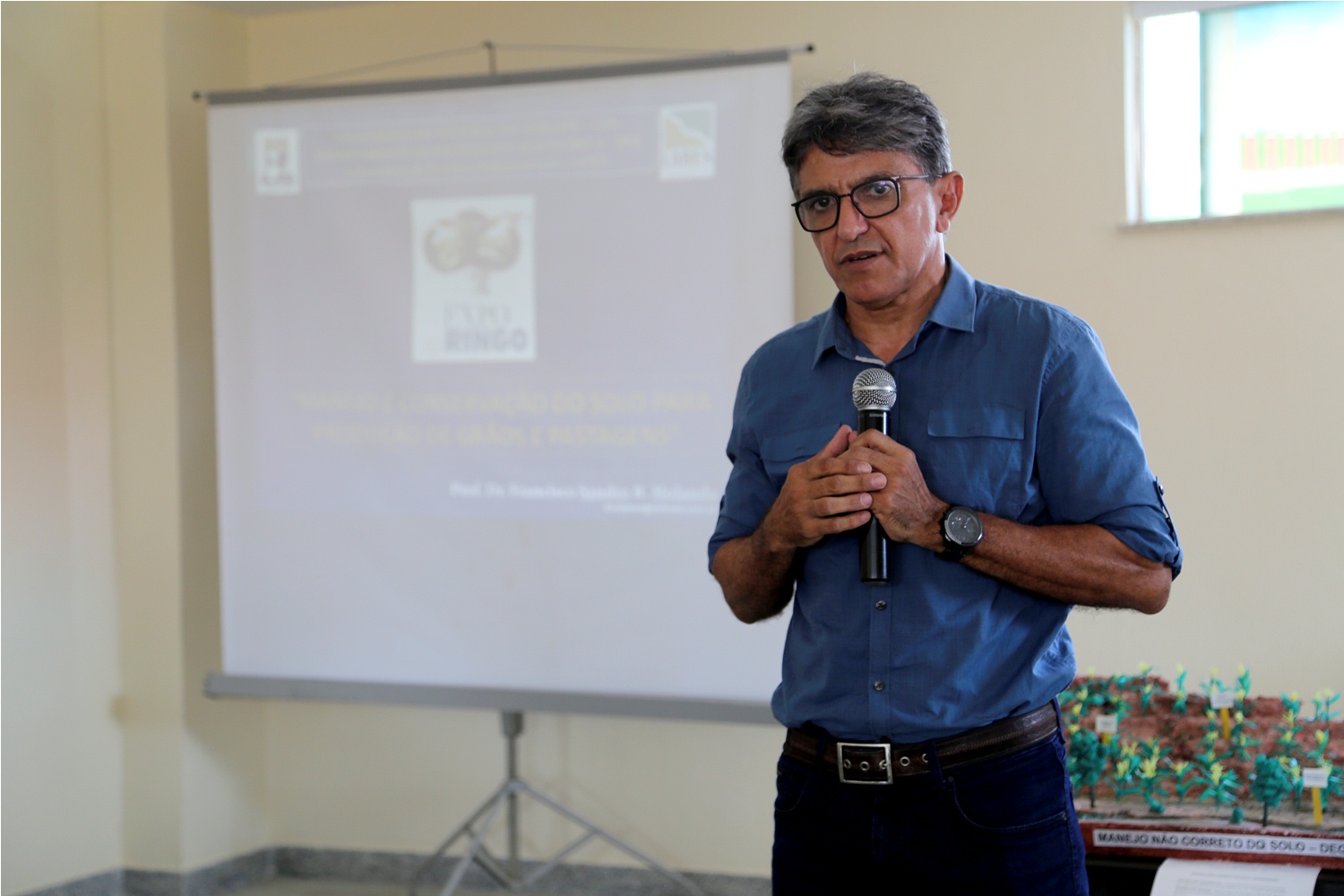“Nesse ambiente a gente tem um público que de fato pode ouvir boa parte das informações que a gente gera na universidade” enfatiza o professor Sandro Holanda