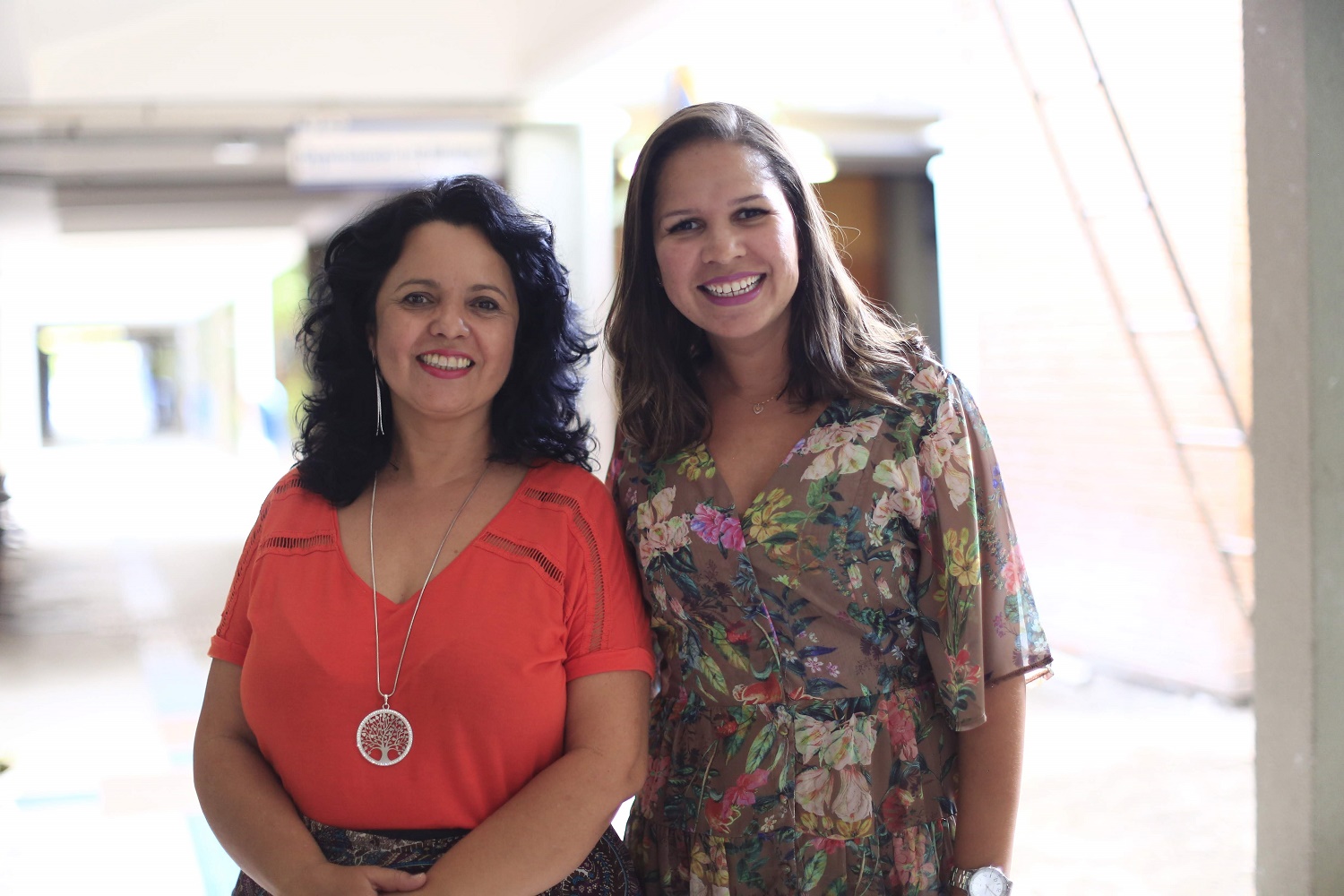 Evento foi proposto pelos próprios residentes de Biologia, diz Aline Lima (dir.) ao lado de Claudiene Santos, ambas professoras do DBI.