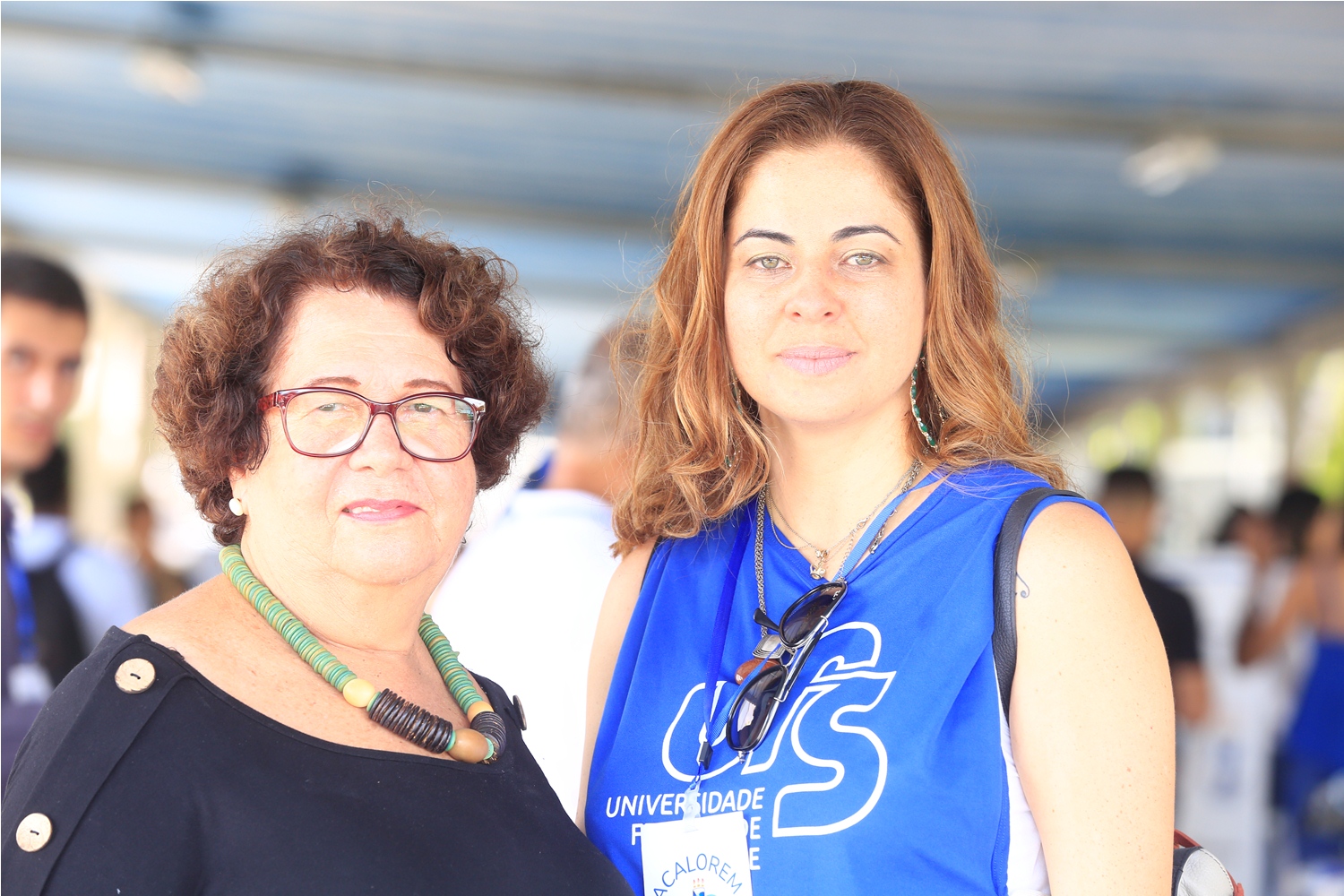 Para a vice-reitora Iara Campelo (esq.), ao lado de Patrícia Rosalba, do Delib, é importante que o aluno se envolva na pesquisa e extensão para ter uma formação de qualidade.