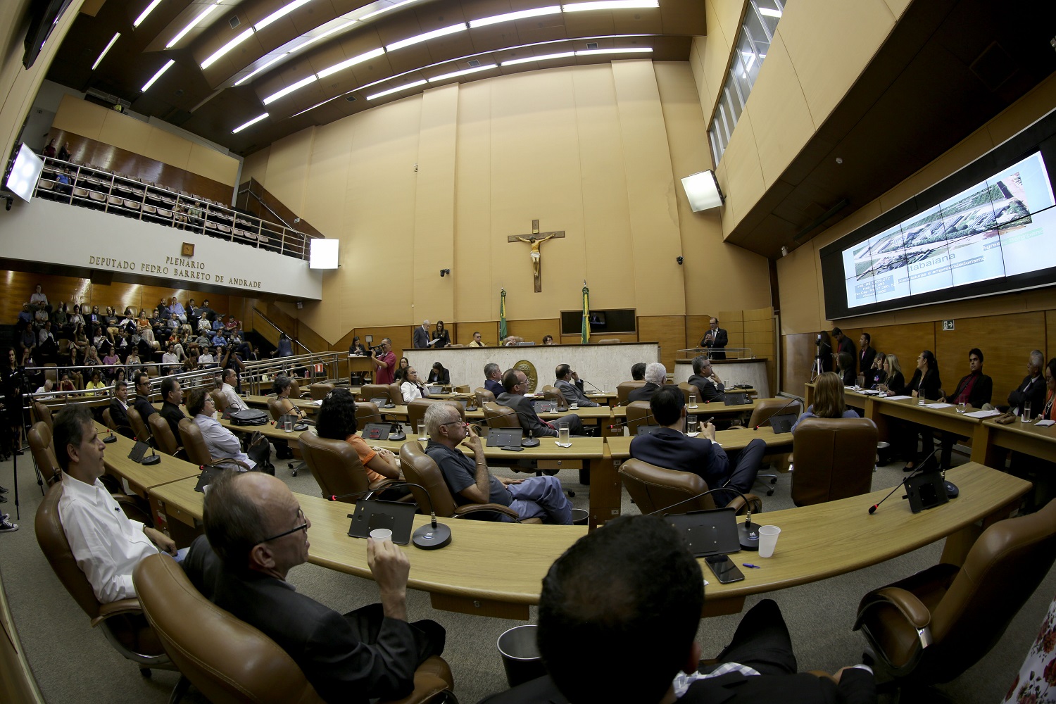 A visita ao plenário contemplou ainda o tema da defesa da universidade pública ante o contingenciamento de recursos por parte do MEC (Fotos: Schirlene Reis/Ascom UFS)