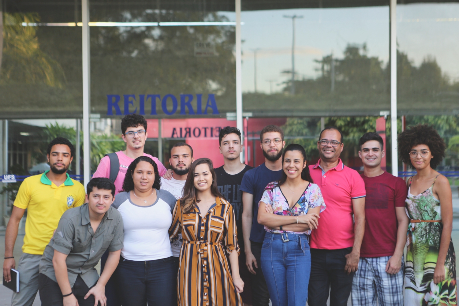 "A premiação é reconhecimento de todo trabalho desenvolvido pelos integrantes do Centro de Empreendedorismo", diz a professora Lea Cristina (de braços cruzados na foto).