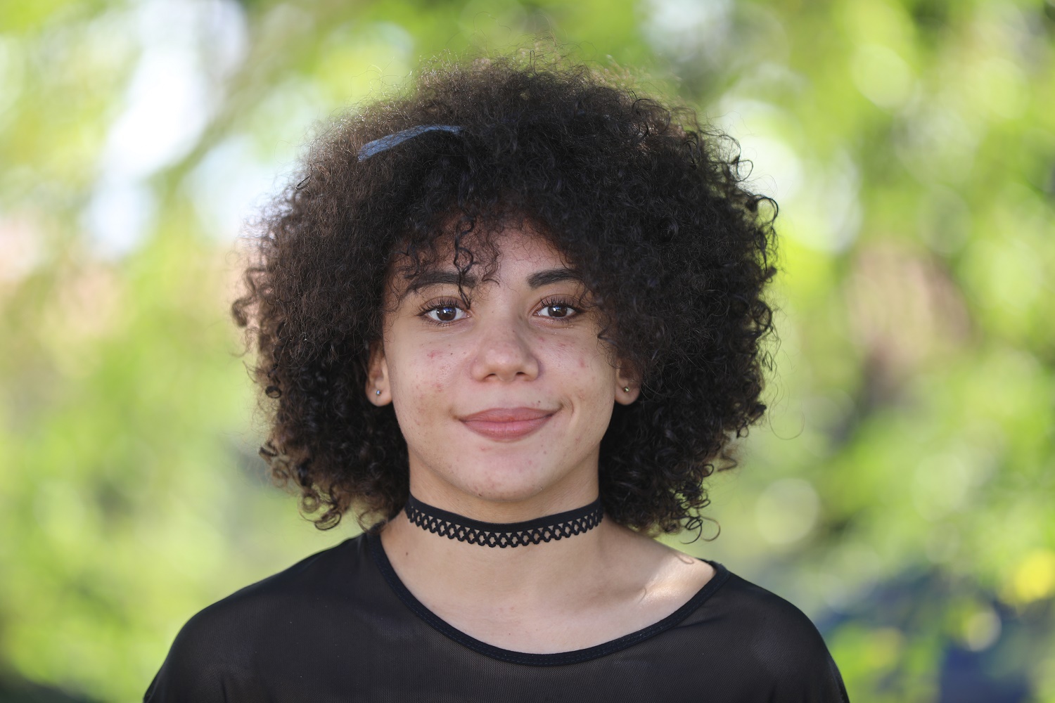 Para a bolsista Yaisa Kinte, esta é uma oportunidade de trabalhar com uma faixa etária com a qual os alunos de licenciatura não estão acostumados  a lidar.  