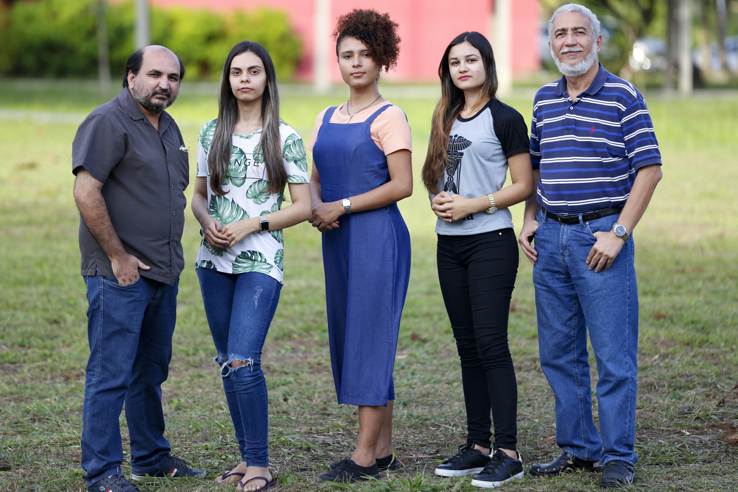 O professor Marcos Silva (dir.), do DHI, com a equipe do Lente Histórica. (foto: Adilson Andrade/Ascom UFS)