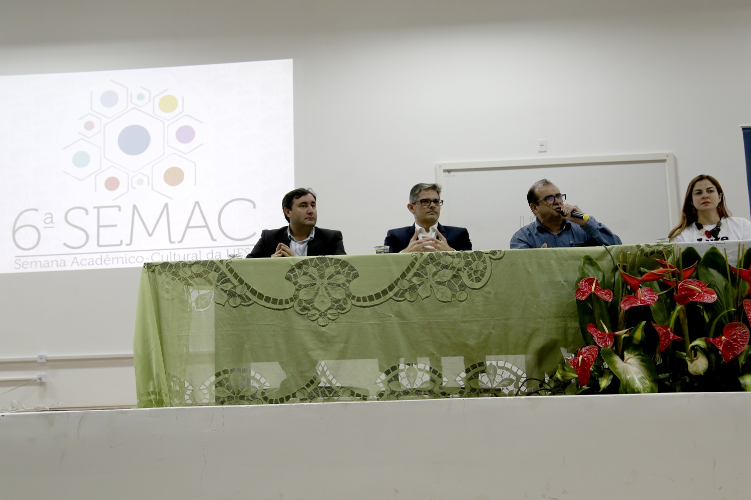 “A Semac representou um momento importantíssimo, pois debatemos e compartilhamos os saberes. Trouxemos a sociedade para dentro da universidade”, falou o reitor Angelo Antoniolli