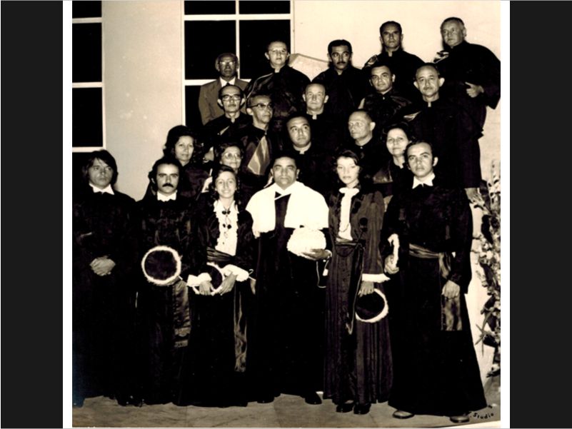 Primeira turma de Odontologia da UFS, formada em 1973. (fotos: arquivo do prof. Walter Noronha, do DOD)
