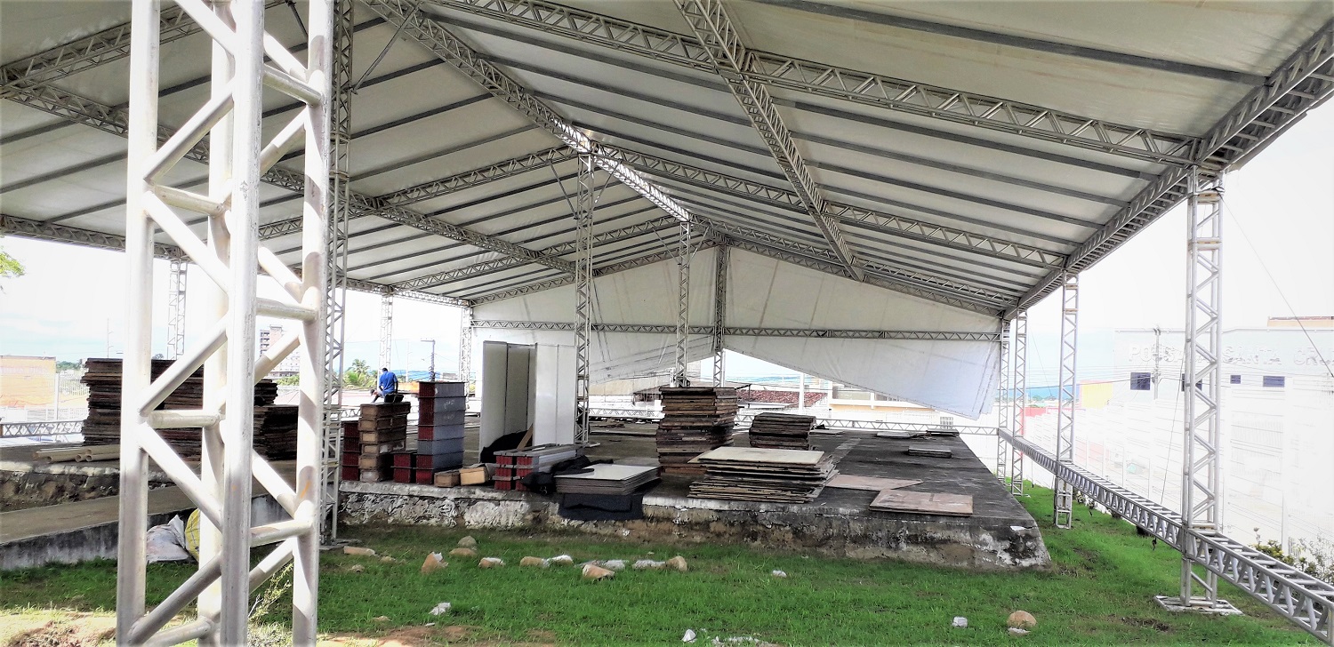 A estrutura de 700m² está sendo erguida no heliponto do HUL