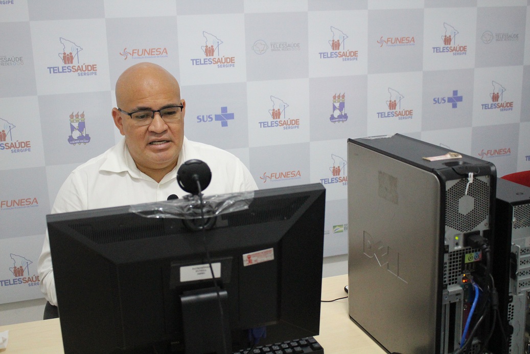Prof° João Cavalcante em teleconferência em março deste ano. Foto: Miriam Donald