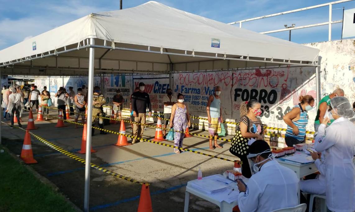 Quase 400 pessoas foram testadas no primeiro dia da ação. Foto: DFA/UFS