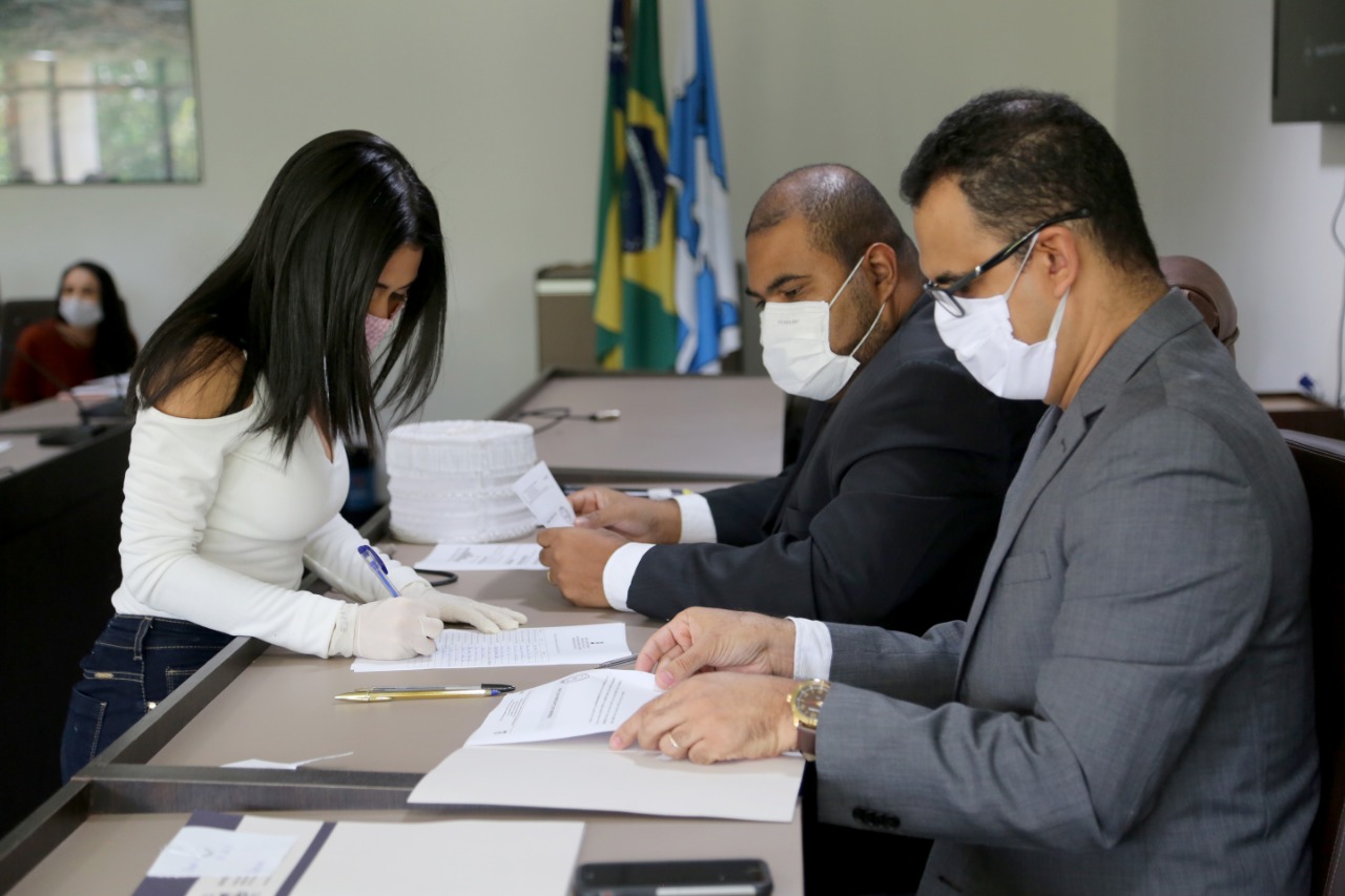 Estudantes receberam atestado de conclusão do curso. Foto: Schirlene Reis