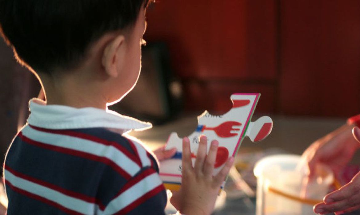 Abril Azul é o mês oficial de conscientização sobre o autismo. Foto: Unicef/ONU