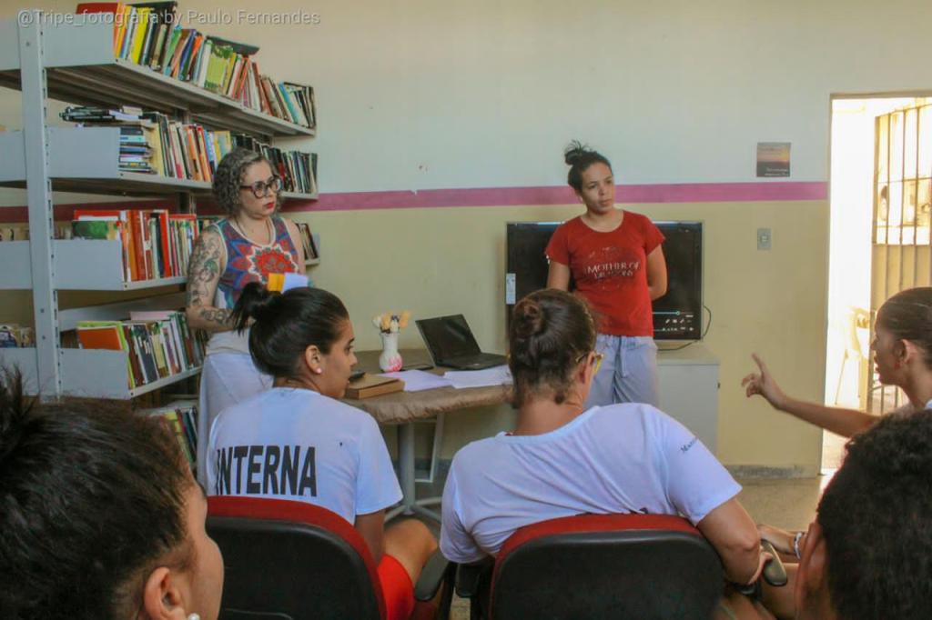 Professora Germana Araujo e Raquel Gonçalves durante atividade no Prefem