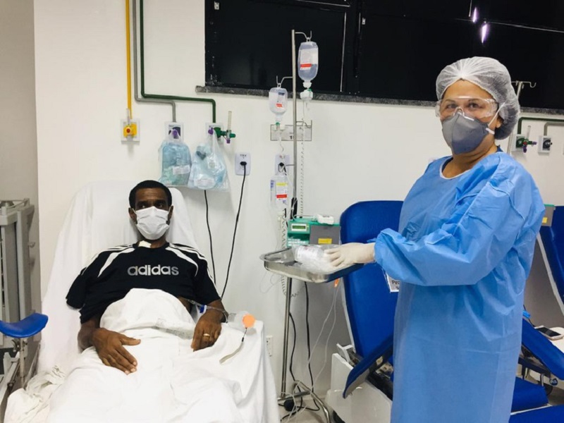 Valbério Leite foi o primeiro paciente do serviço de oncologia a realizar quimioterapia no HU. (fotos: HU-UFS)