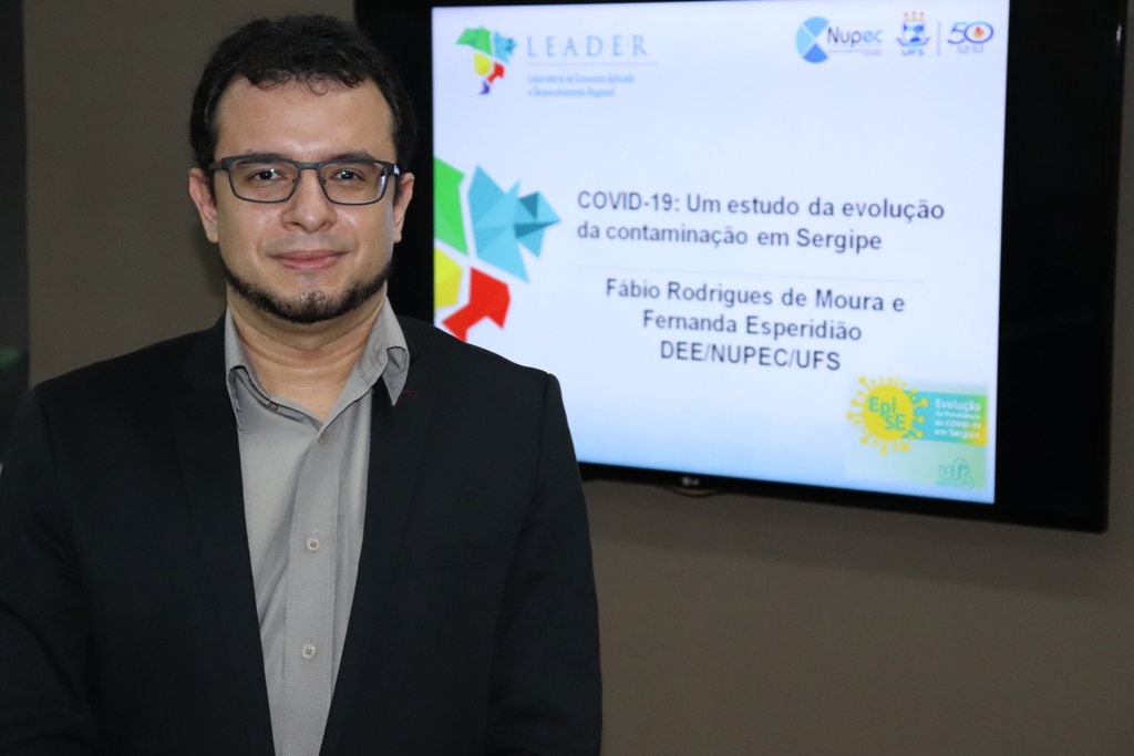"Demora no processo de vacinação aumenta a probabilidade de ocorrência de pequenos surtos", alerta Fábio Rodrigues Moura.