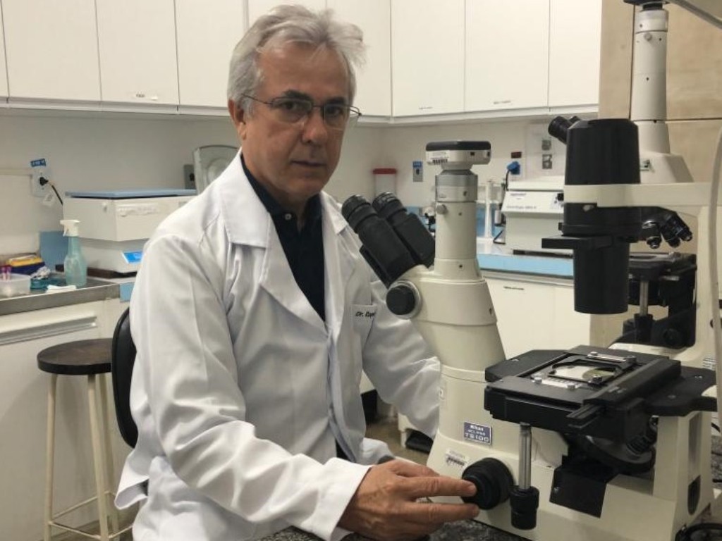 Médico e doutor na área de imunologia, Roque Almeida é um dos líderes da pesquisa. Foto: Arquivo pessoal